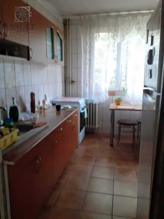 Apartament 3 camere- Decomandat- Postavarului