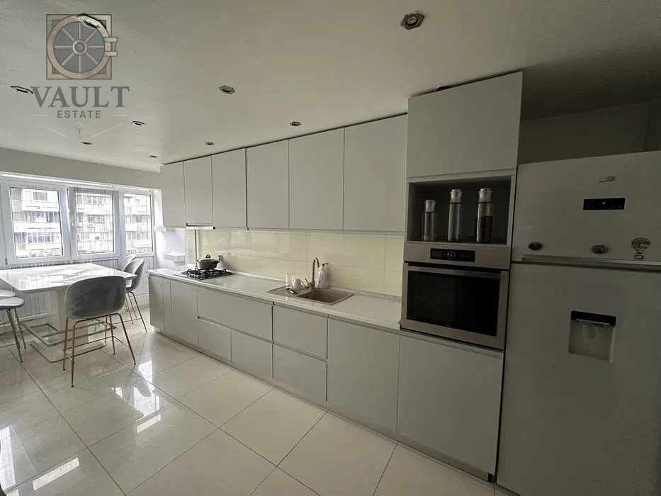 3 CAMERE - MEGA MALL - PIATA DELFINULUI - MOBILAT - UTILAT