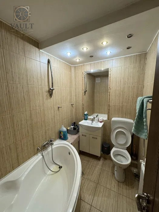 APARTAMENT 4 CAMERE-RAHOVA-BARCA-2 BALCOANE-2 BAI-DECOMANDAT
