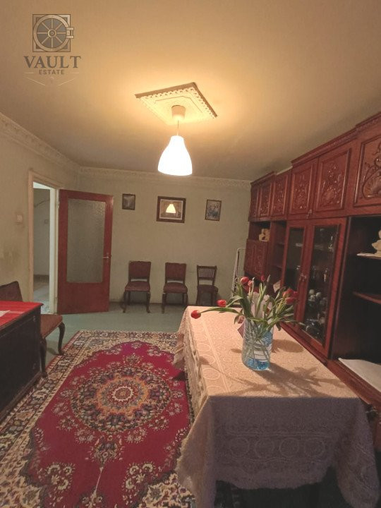 4 camere decomandat - 10 minute Metrou 1 Decembrie
