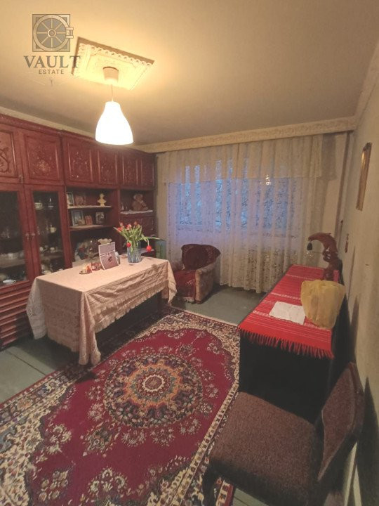4 camere decomandat - 10 minute Metrou 1 Decembrie