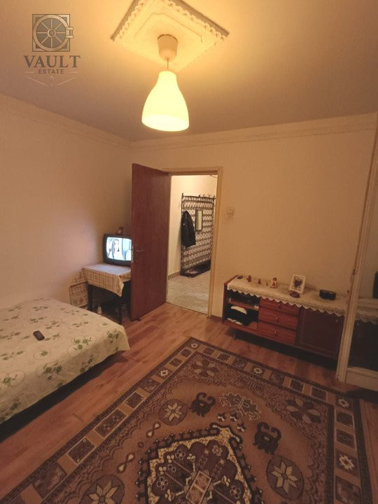 4 camere decomandat - 10 minute Metrou 1 Decembrie
