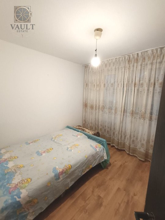 4 camere decomandat - 10 minute Metrou 1 Decembrie