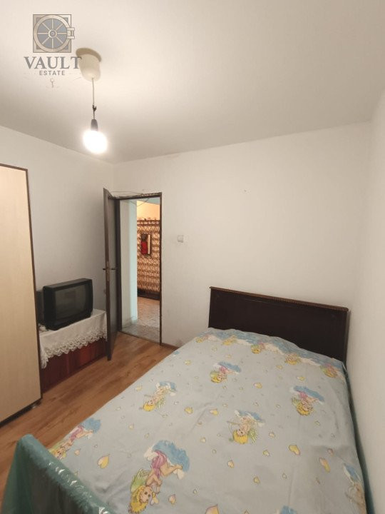 4 camere decomandat - 10 minute Metrou 1 Decembrie