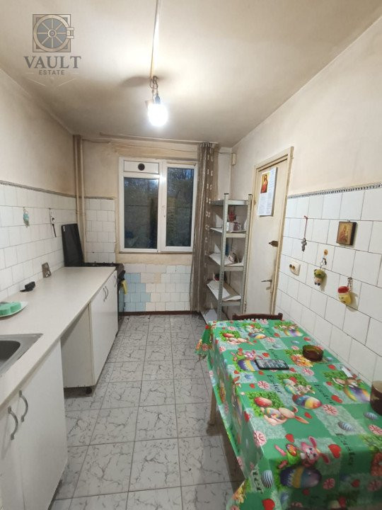 4 camere decomandat - 10 minute Metrou 1 Decembrie