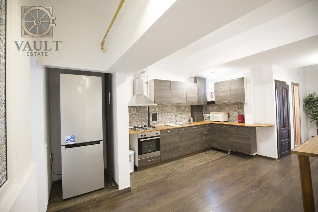Apartament 4 camere-renovat - zona Centru Vechi