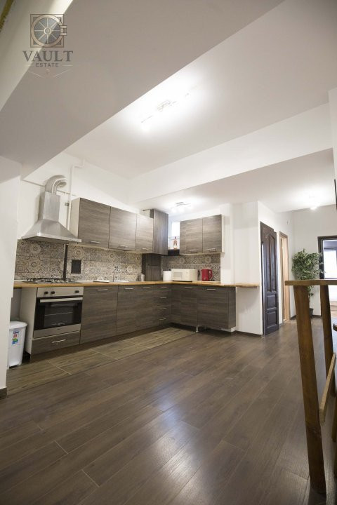 Apartament 4 camere-renovat - zona Centru Vechi