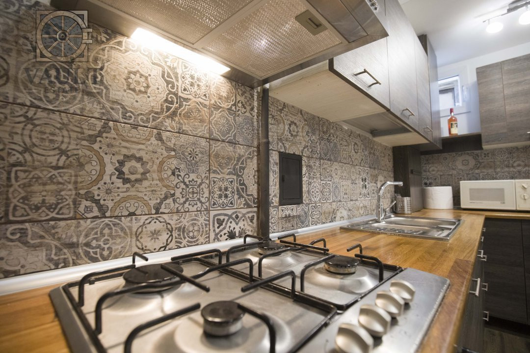 Apartament 4 camere-renovat - zona Centru Vechi
