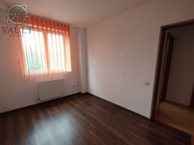 Apartament 3 camere / Semidecomandat / Militari