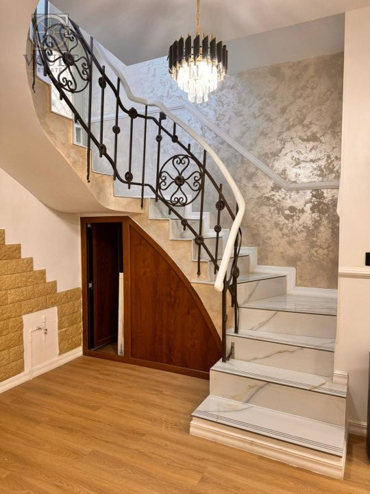 Apartament 3 camere / Tip Vila /  In apropiere de Metrou Universitate