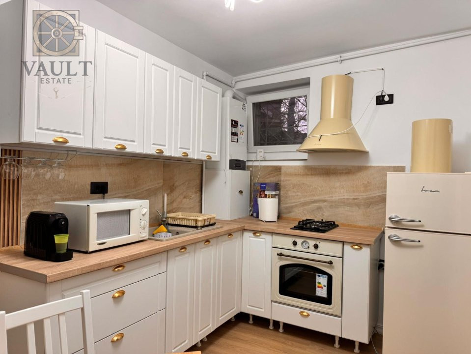 Apartament 3 camere / Tip Vila /  In apropiere de Metrou Universitate