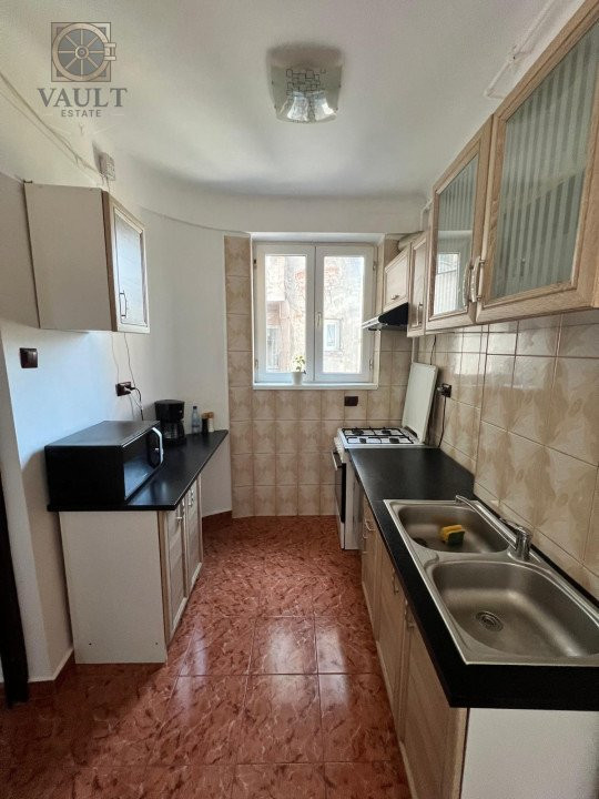 Apartament 2 camere - Semidecomandat / Langa Metrou Romana