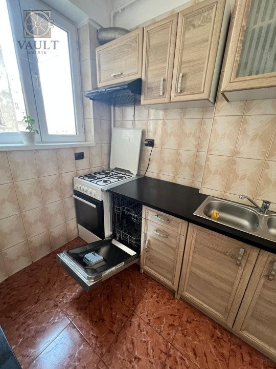 Apartament 2 camere - Semidecomandat / Langa Metrou Romana