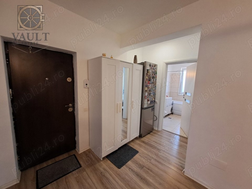 Apartament 3 camere - zona Militari, Roșu