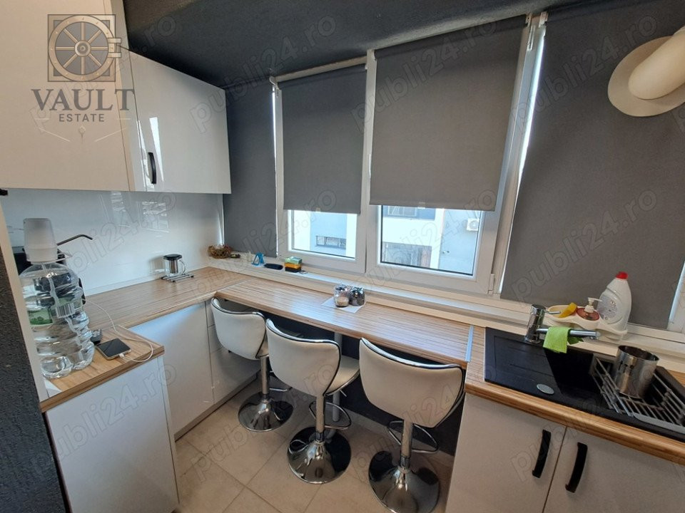 Apartament 3 camere - zona Militari, Roșu