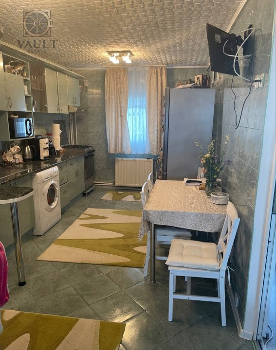 Apartament 4 camere renovat zona Gorjului 