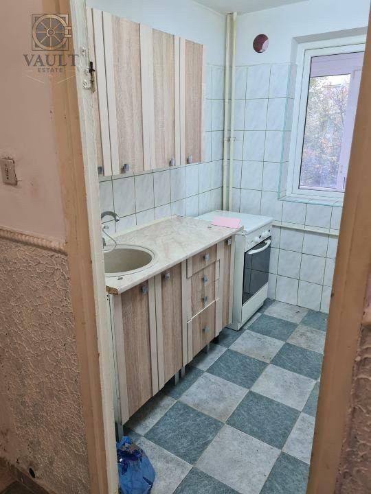 Apartament 3 camere - Piata Minis TITAN - Decomandat 1978 An