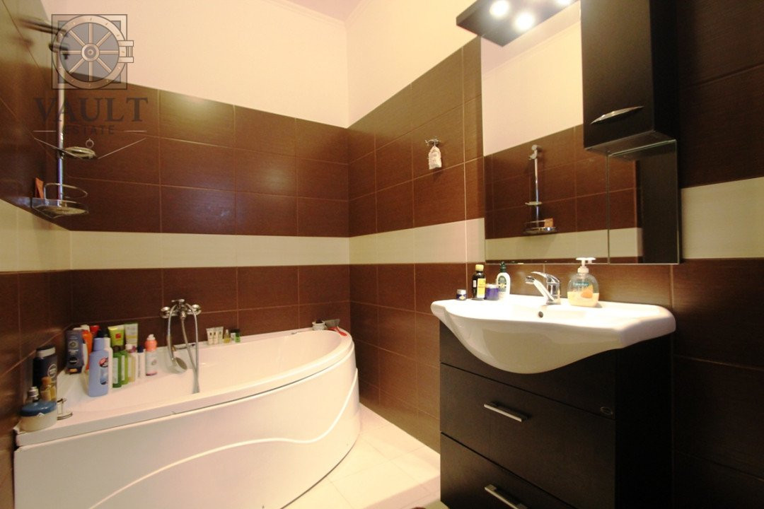 Apartament 3 camere 2 Balcoane Damaroaia 