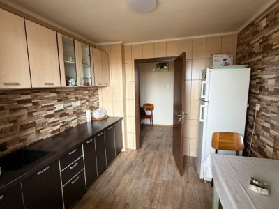 3 camere-Decomandat-70mp-Piata Resita