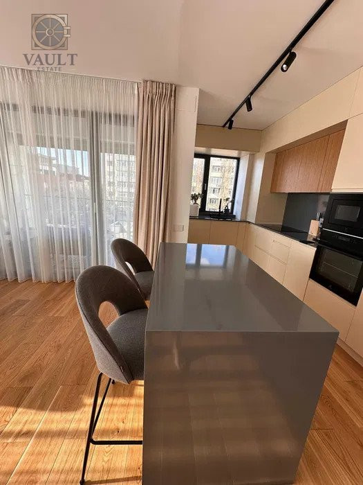 Apartament 3 camere decomandat 86mp+centrala proprie Victoriei