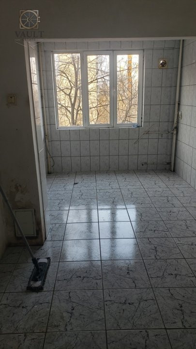 APARTAMENT 3 CAMERE / DE RENOVAT / DRUMUL TABEREI/ METROU ROMANCIERILOR-BRANCUSI