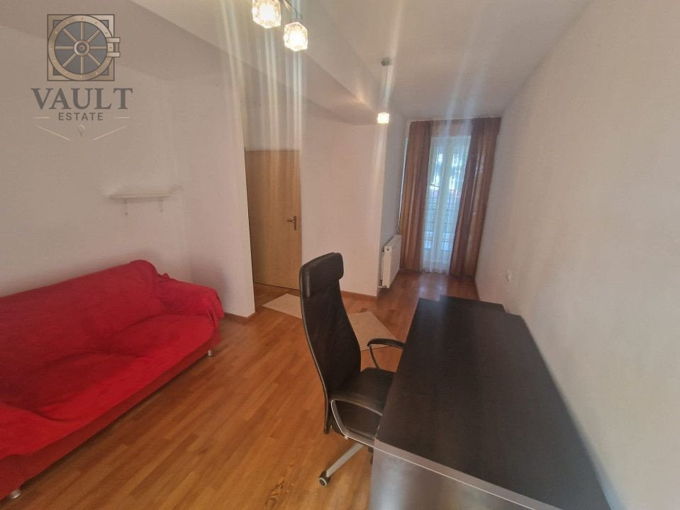 Apartament 3 camere -BLOC 2008 - LOC DE PARCARE - zona DECEBAL 