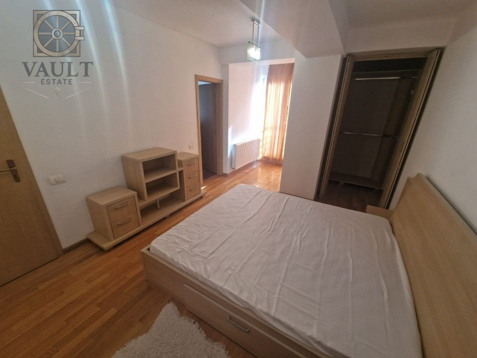 Apartament 3 camere -BLOC 2008 - LOC DE PARCARE - zona DECEBAL 