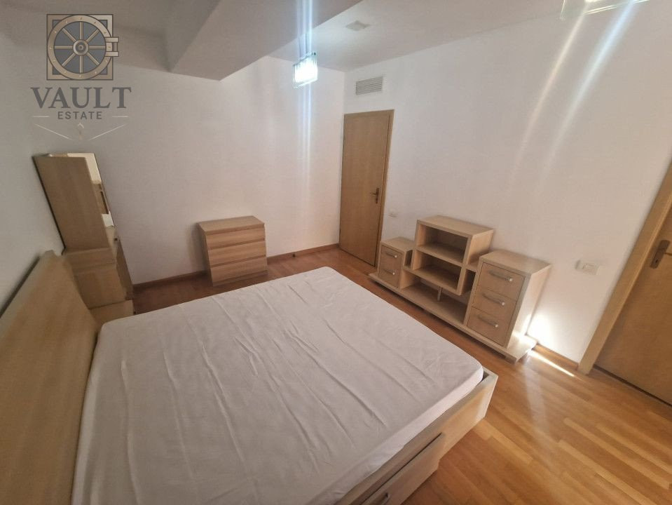 Apartament 3 camere -BLOC 2008 - LOC DE PARCARE - zona DECEBAL 