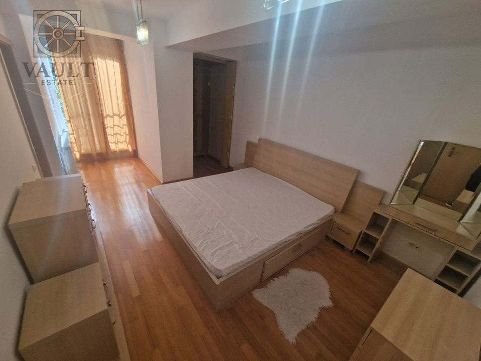 Apartament 3 camere -BLOC 2008 - LOC DE PARCARE - zona DECEBAL 