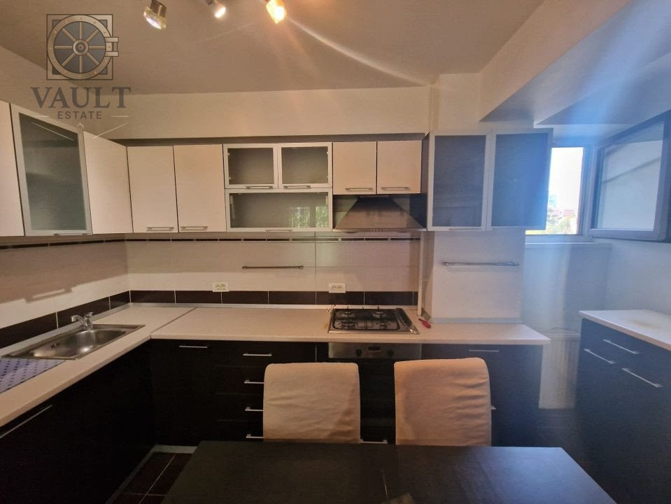 Apartament 3 camere -BLOC 2008 - LOC DE PARCARE - zona DECEBAL 