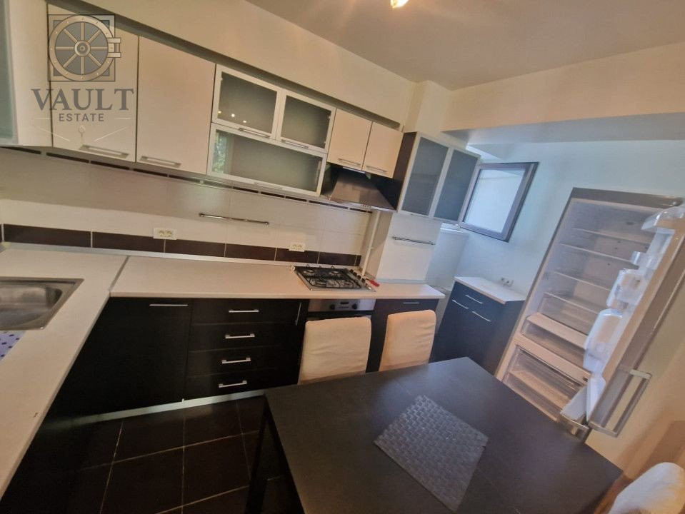 Apartament 3 camere -BLOC 2008 - LOC DE PARCARE - zona DECEBAL 