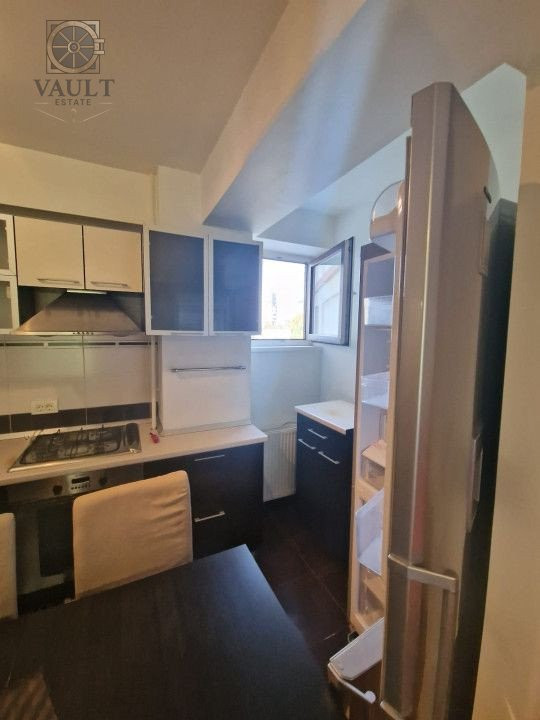 Apartament 3 camere -BLOC 2008 - LOC DE PARCARE - zona DECEBAL 