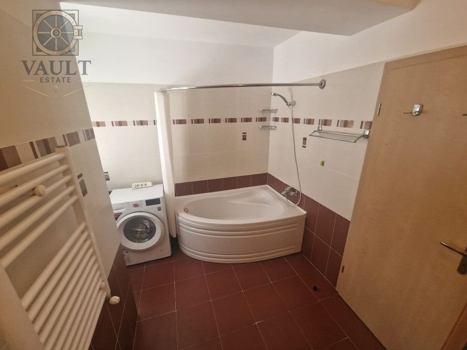 Apartament 3 camere -BLOC 2008 - LOC DE PARCARE - zona DECEBAL 