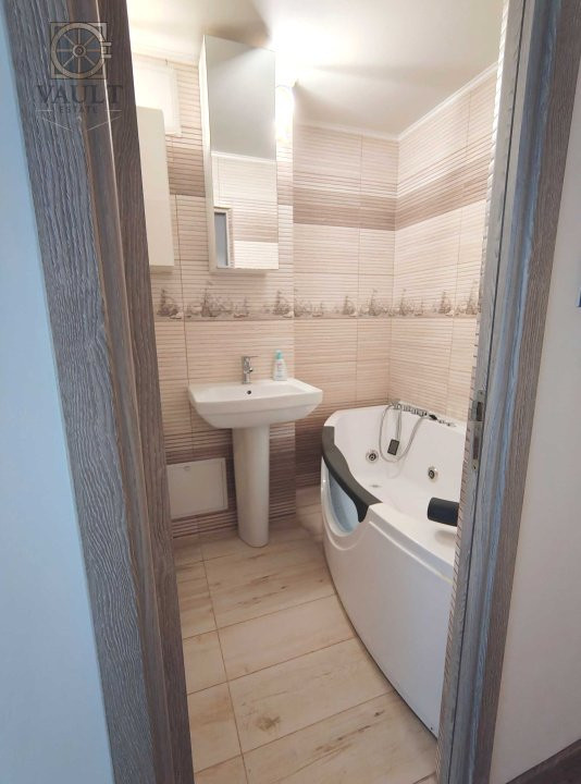 APARTAMENT 3 CAMERE / RENOVAT / MOBILAT & UTILAT / BLOC ANVELOPAT / LUJERULUI   