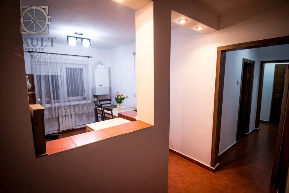 Apartament 3 camere Dristor-Centrala Proprie