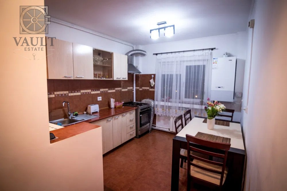Apartament 3 camere Dristor-Centrala Proprie