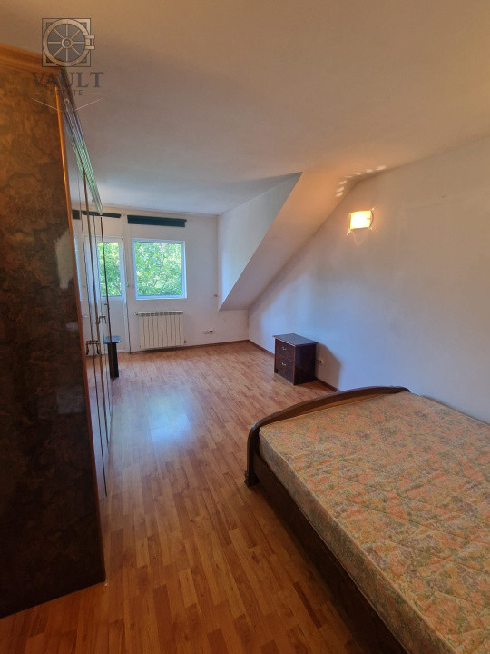 Vila – între două parcuri!!!