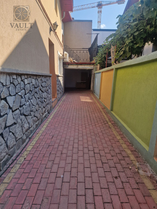Vila – între două parcuri!!!