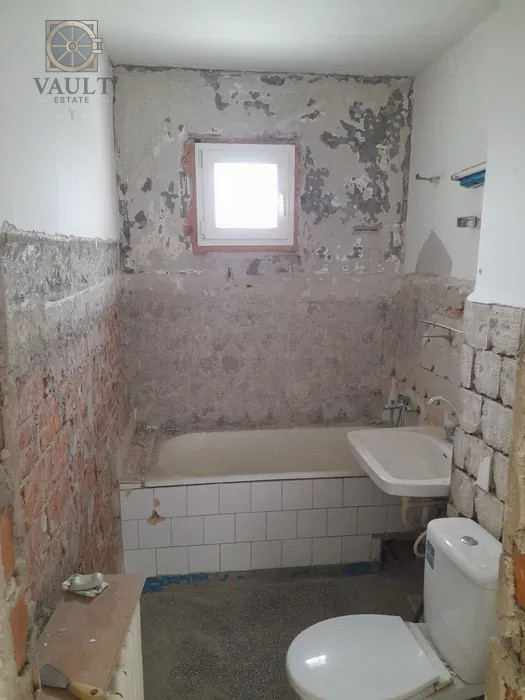 Apartament 2 camere-de Renovat-55MP-la cativa pasi de metrou -1 Decembrie 1918