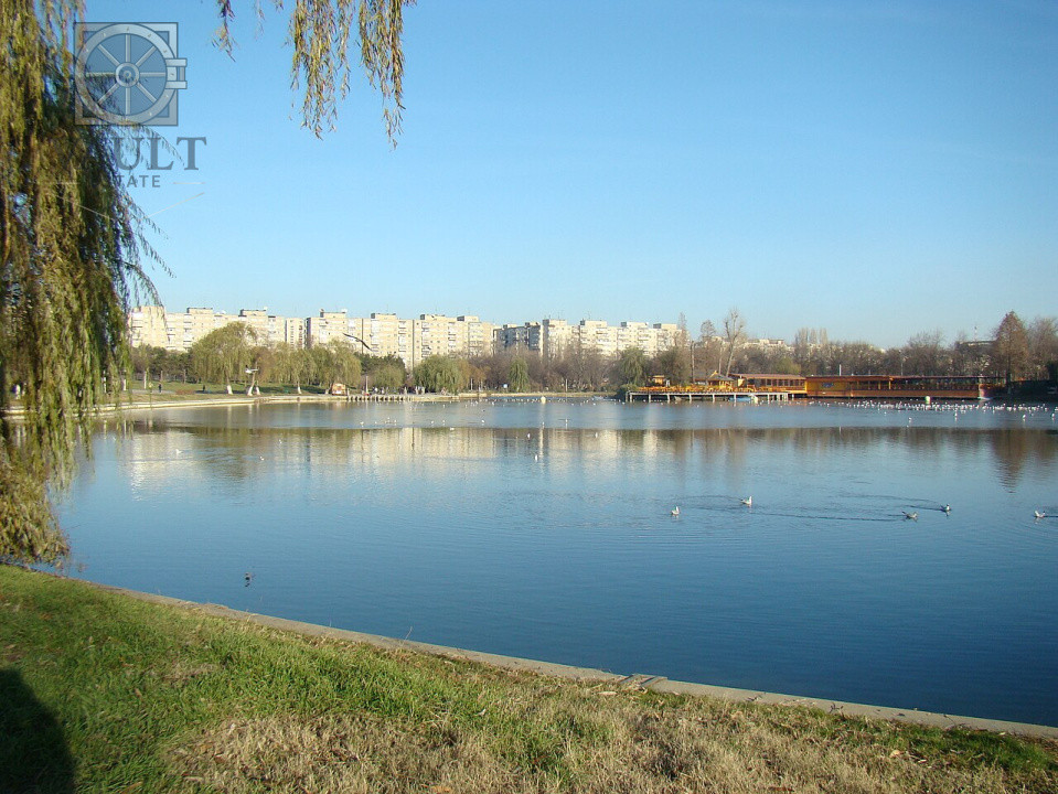 Vilă deosebită situată între două parcuri – locație ideală!