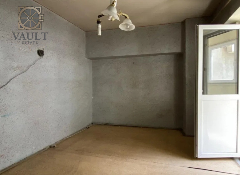 Apartament 3 camere - ETAJ 1 - zona COLENTINA 