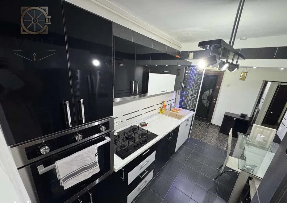 APARTAMENT 3 CAMERE -CENTRALA PROPRIE -RENOVAT -STR. BARCA -RAHOVA