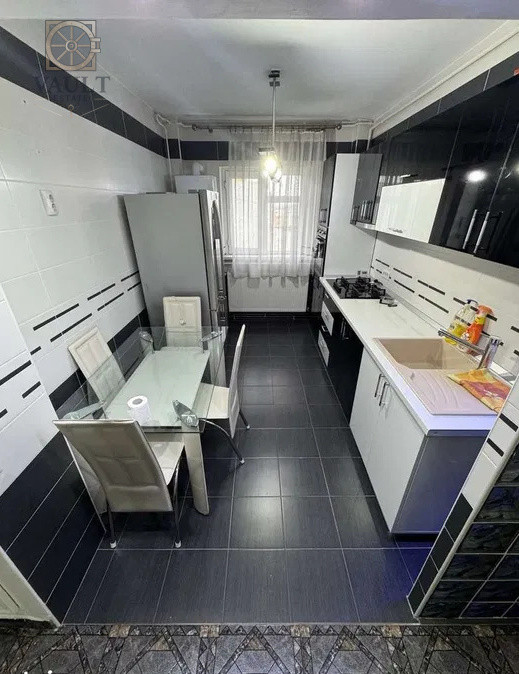 APARTAMENT 3 CAMERE -CENTRALA PROPRIE -RENOVAT -STR. BARCA -RAHOVA