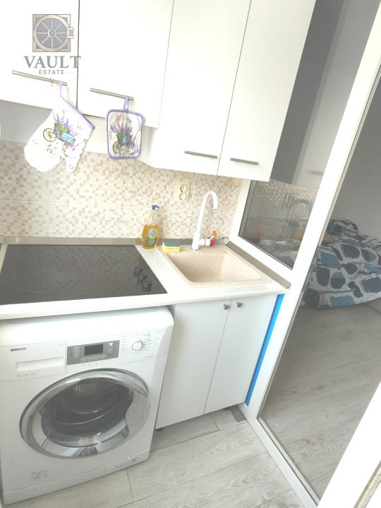 GARSONIERA -AN 1990- 5 minute  de METROU 1 DECEMBRIE