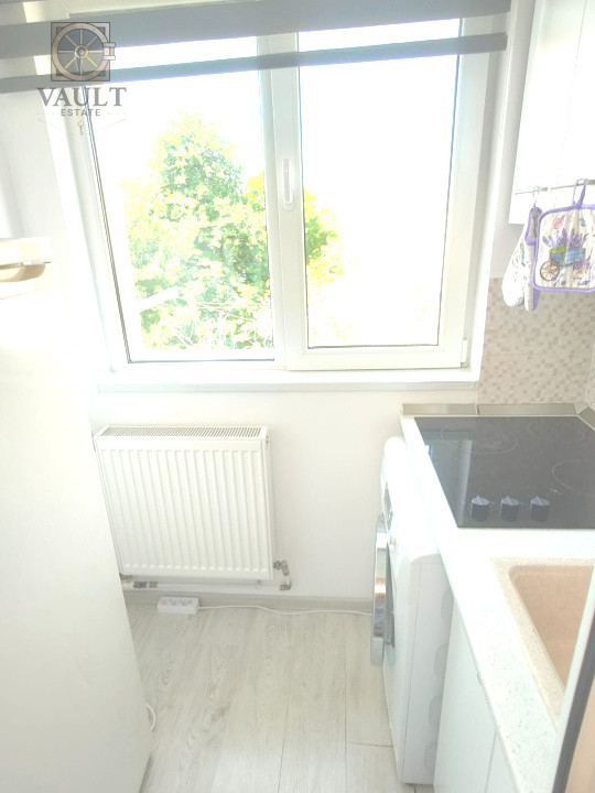 GARSONIERA -AN 1990- 5 minute  de METROU 1 DECEMBRIE