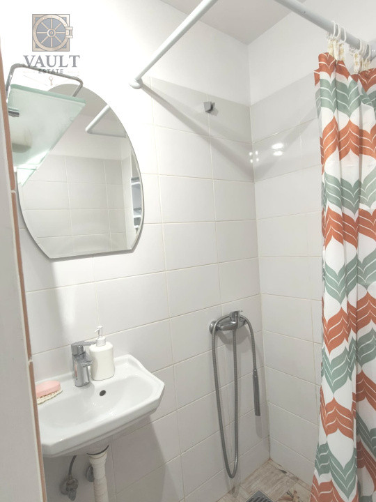 GARSONIERA -AN 1990- 5 minute  de METROU 1 DECEMBRIE