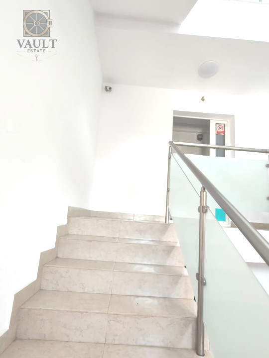 GARSONIERA -AN 1990- 5 minute  de METROU 1 DECEMBRIE