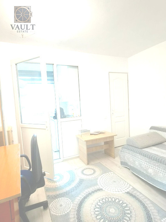 GARSONIERA -AN 1990- 5 minute  de METROU 1 DECEMBRIE