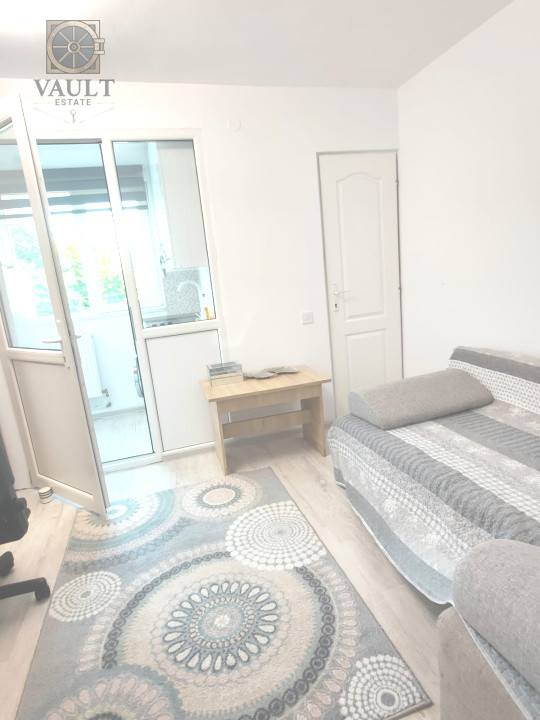 GARSONIERA -AN 1990- 5 minute  de METROU 1 DECEMBRIE