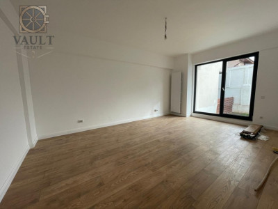 Apartament 3 camere semidecomandat,150MP curte,Colentina/Andronache